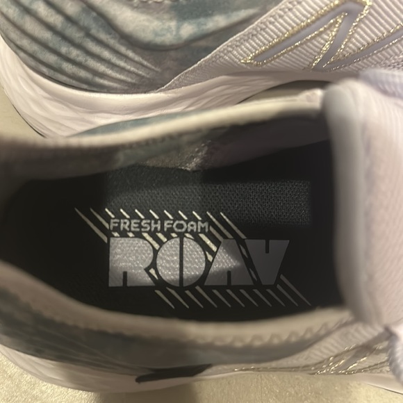 New balance Fresh Foam women’s sneaker size 5 1/2 - Picture 4 of 6